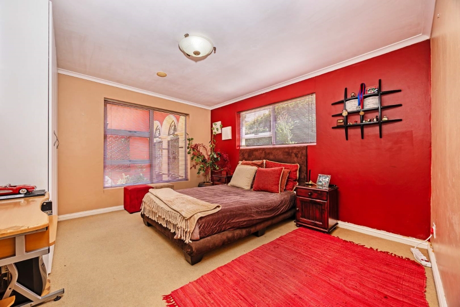 4 Bedroom Property for Sale in Plattekloof Western Cape